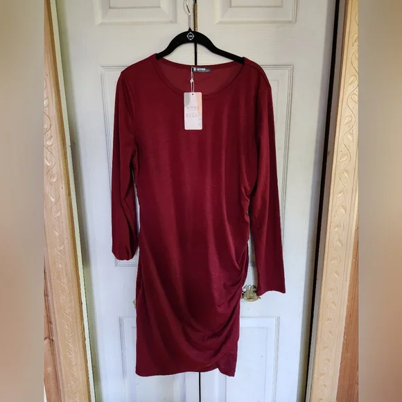 Chic Long Sleeve Red Dress - Picture 2 of 11